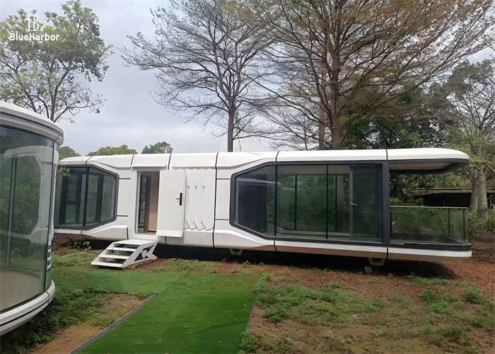 Customized White Space Capsule Hotel with Steel Security Door and Panoramic Balcony